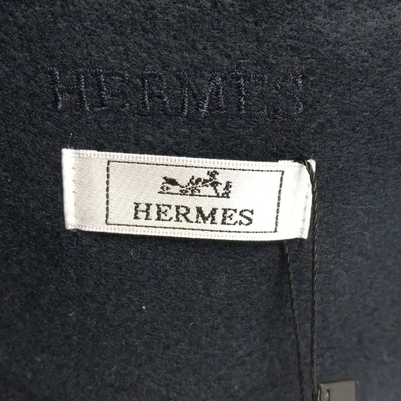 HERMES WOMEN’S NAVY BLUE CASHMERE SCARF - Picture 3 of 5